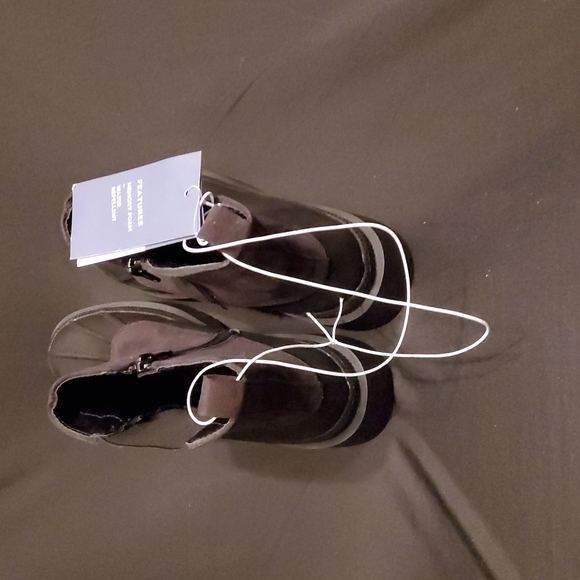 Women’s Ella Chelsea Duck Boots from Universal Thread - Picture 4 of 5